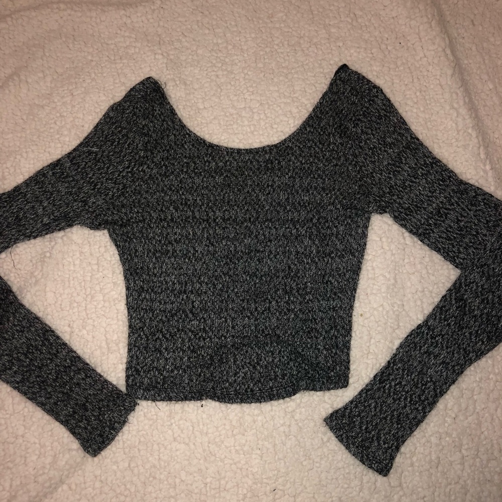Brandy Melville long sleeve crop top